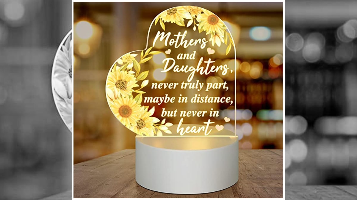 https://www.portraitflip.com/wp-content/uploads/2023/06/Mothers-day-gift-ideas-46.Mother-and-daughter-Glass-plague-.jpg