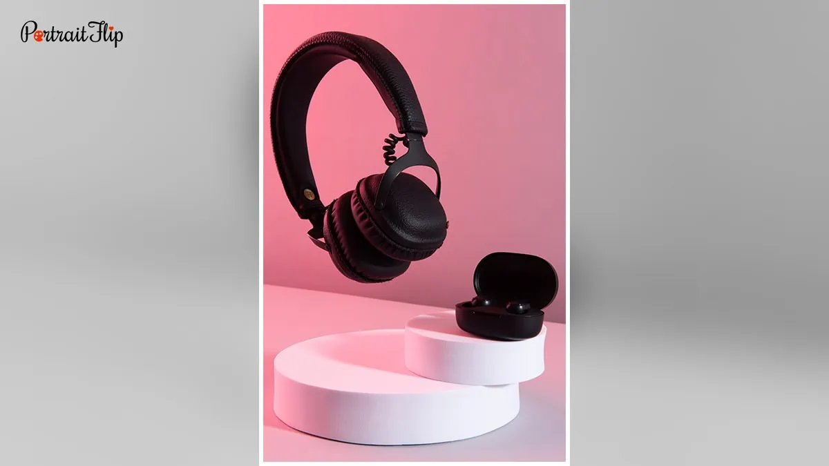 Image of headphones as a gift idea for graduation